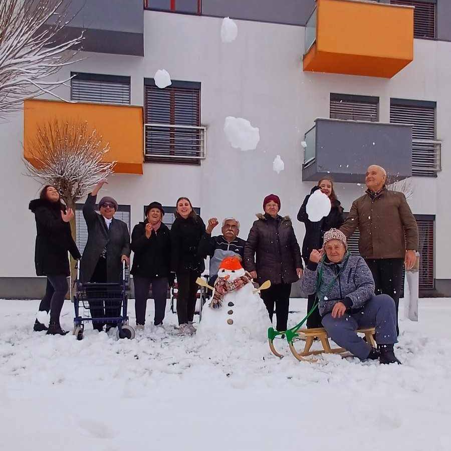 KLUB UNUKA Gimnazijalke održale književnu radionicu starijim osobama