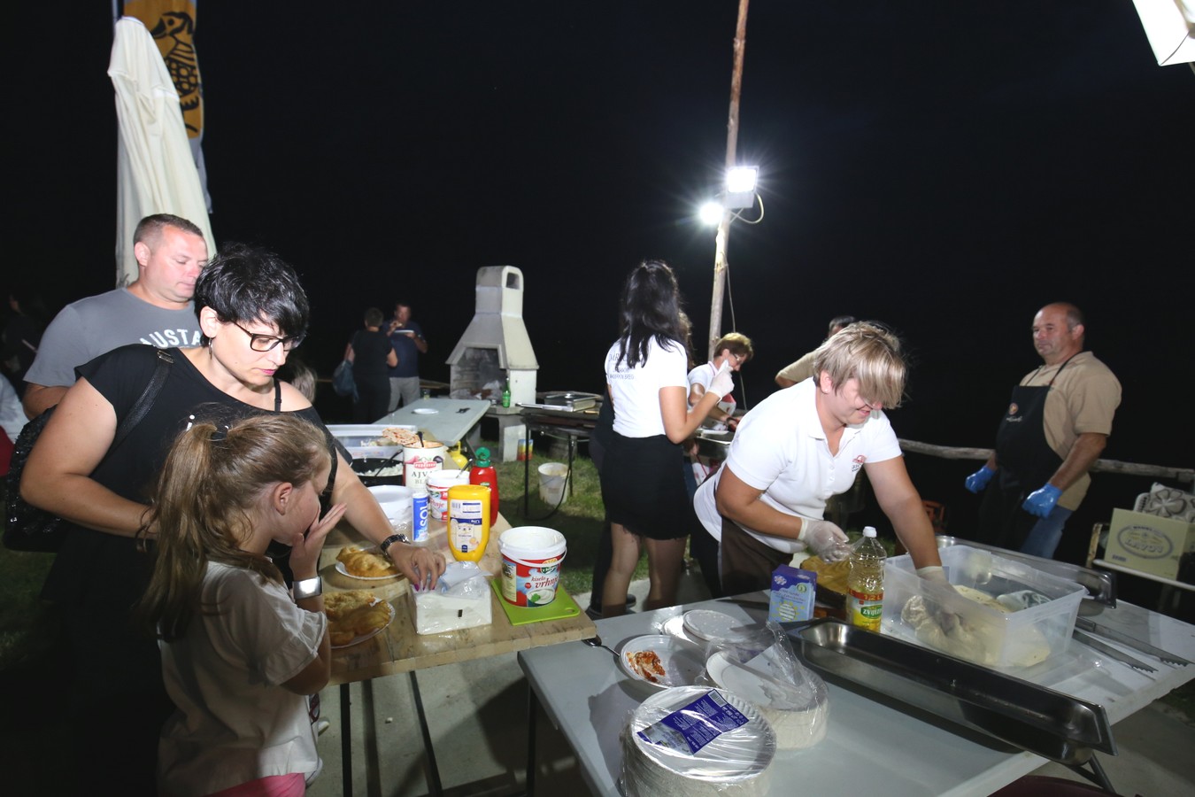 Odličan koncert Vatre u predivnom ambijentu Mađerkinog brega