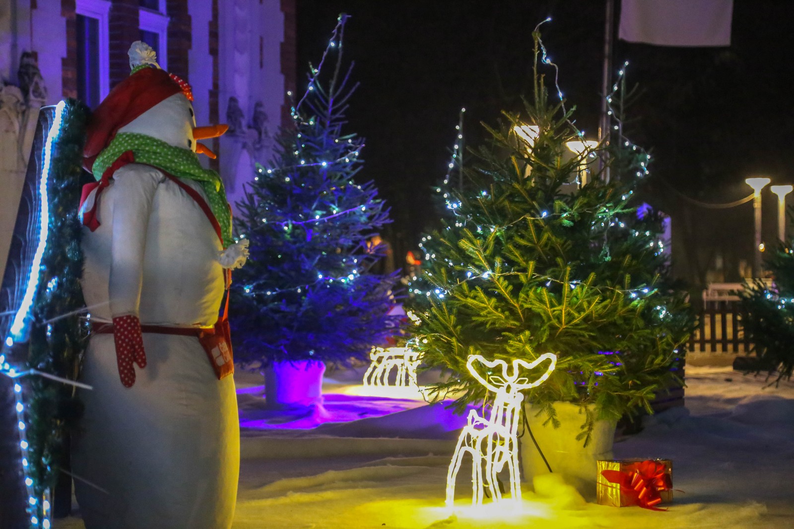 Upaljena prva adventska svijeća u Čakovcu: Predivna rasvjeta zasjala gradom
