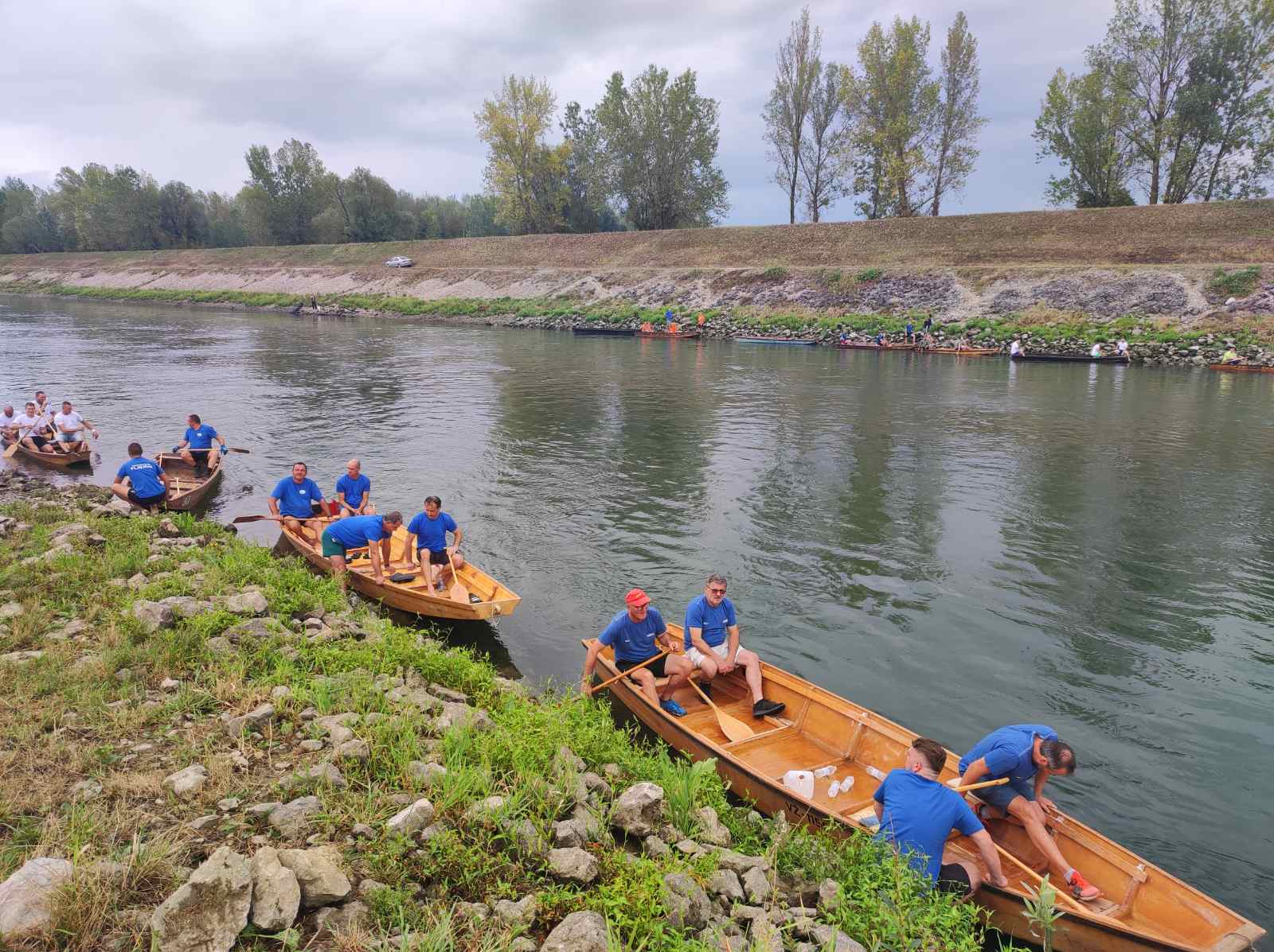 Labudice i Fljojsari pobjednici 13. natjecanja u ekipnom veslanju dravskim čamcima
