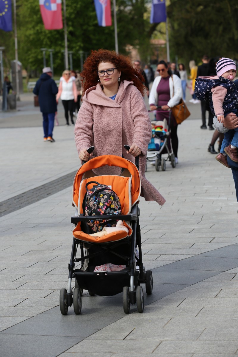 KLIKOM PO ČAKOVCU Veselo prijepodne u gradu, osjetilo se blagdansko raspoloženje