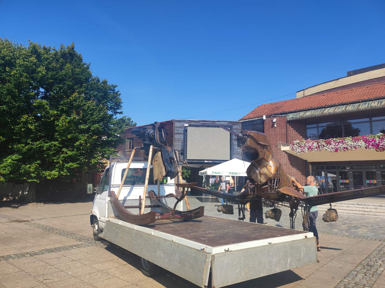 FOTO Ispred CZK Čakovec pojavile se sjajne skulpture u sklopu 8. Zrinskog Art Festivala