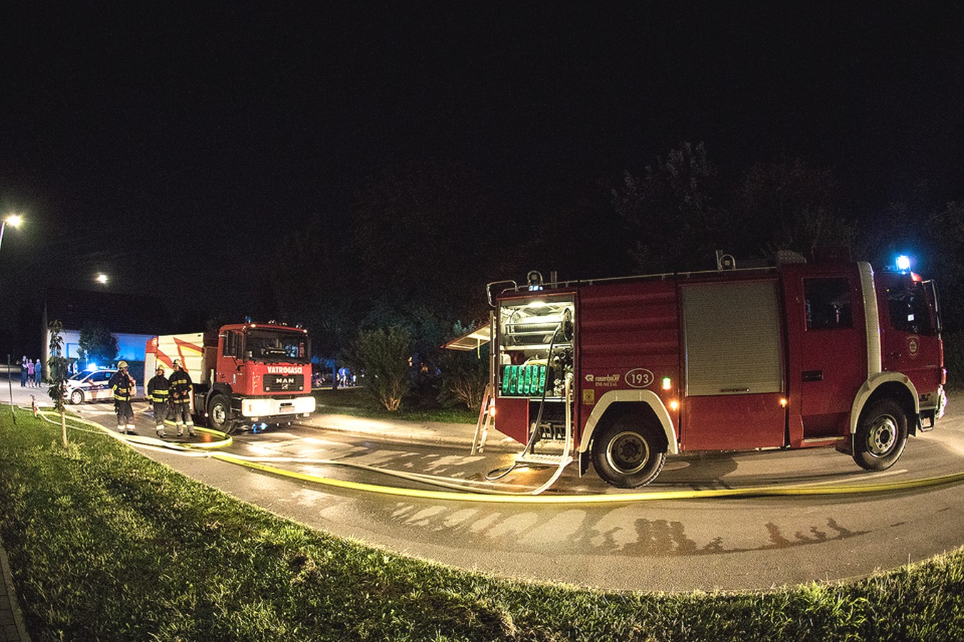 POŽAR U PRELOGU Brojni vatrogasci borili se s požarom bivšeg skladišta