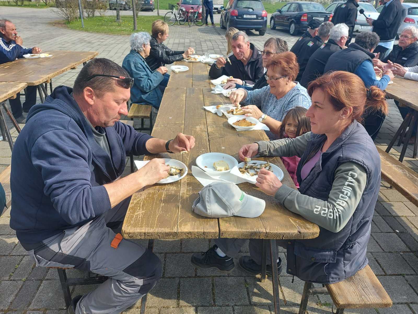 Podjela ribica u Nedelišću na Veliki petak uz humanitarnu notu