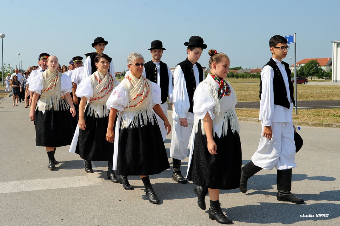 303512671dsc8171491103