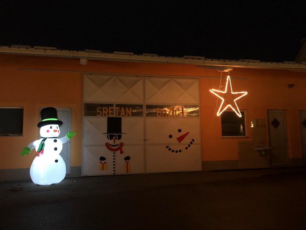 ZLATNE RUKE IVANA ŠAVORE Jaslice su moje hvala Božeku kaj sam živ