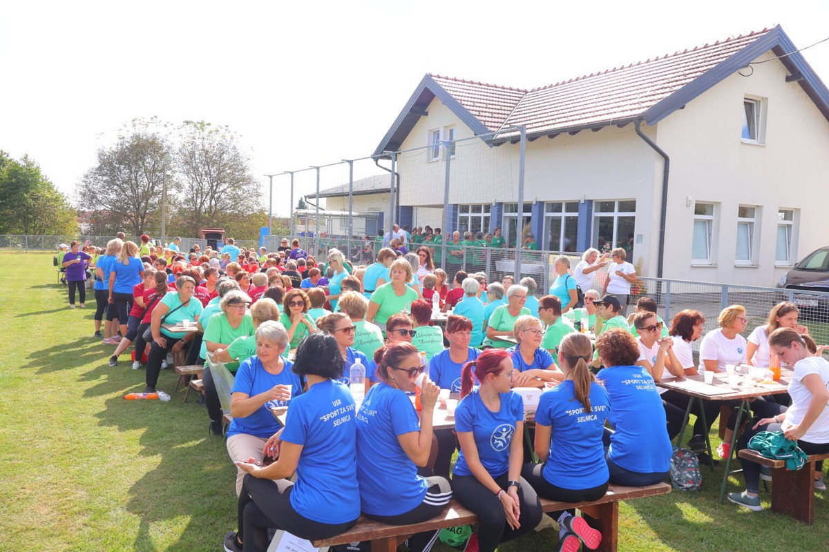 FESTIVAL SPORTSKE REKREACIJE U Mačkovcu vježbalo više od 200 žena, a slavila je ekipa Strahoninca! FESTIVAL SPORTSKE REKREACIJE U Mačkovcu vježbalo više od 200 žena, a slavila je ekipa Strahoninca!