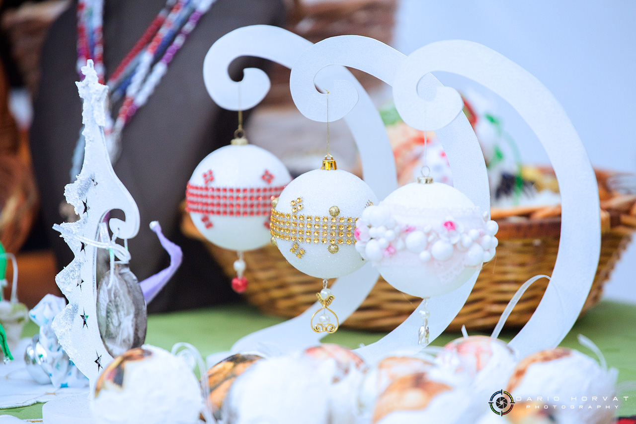 Raznovrsna ponuda na Božićnom sajmu ispod grijanog šatora u Prelogu