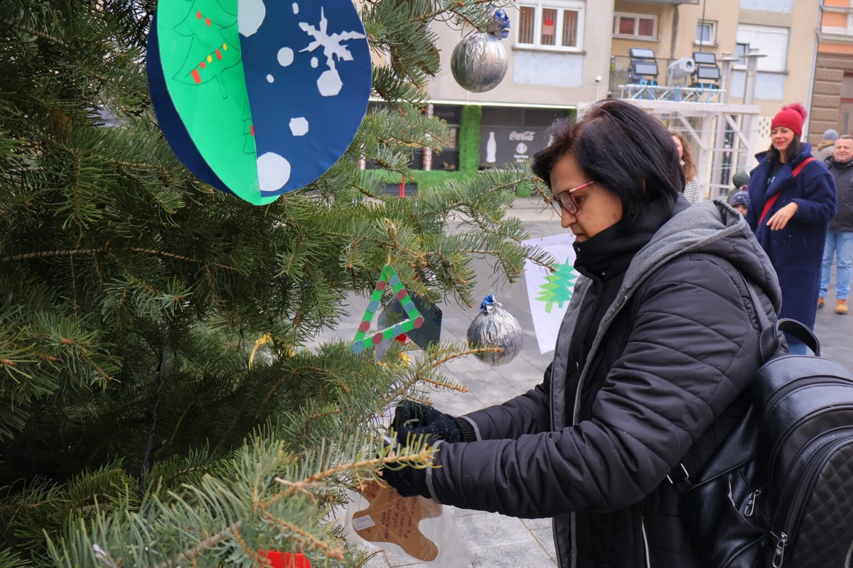VELIKO SRCE Za više od 40 djece slabijeg imovinskog stanja ove će se godine ostvariti božićne želje