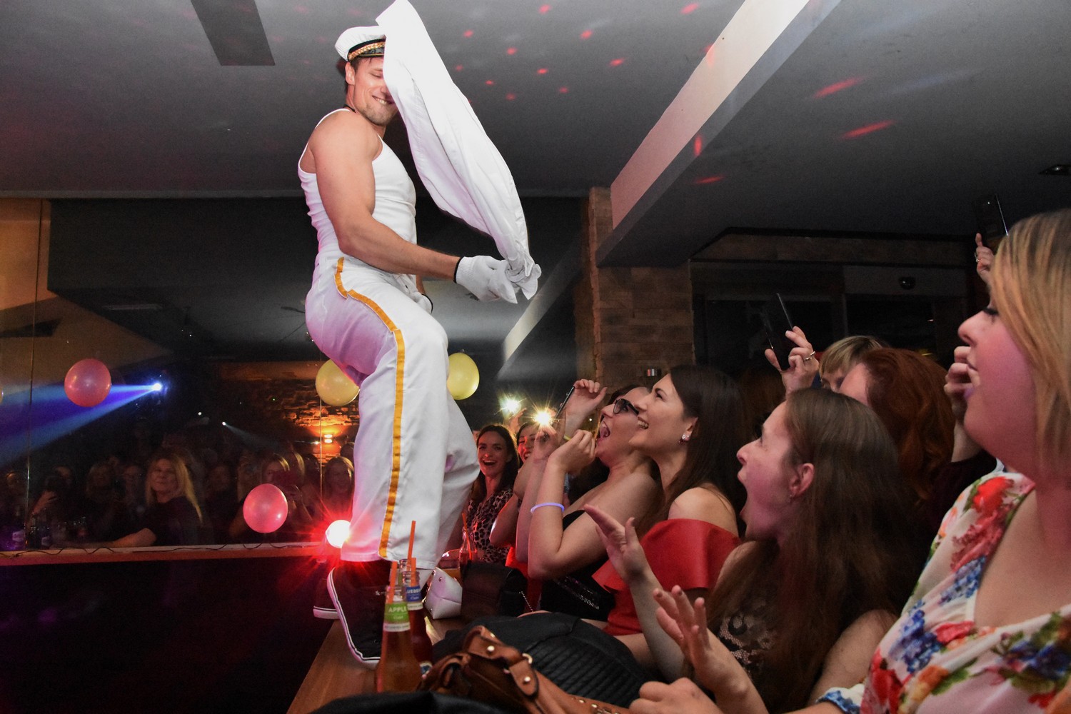 Nastup erotskih plesača u čakovečkom Paladinu