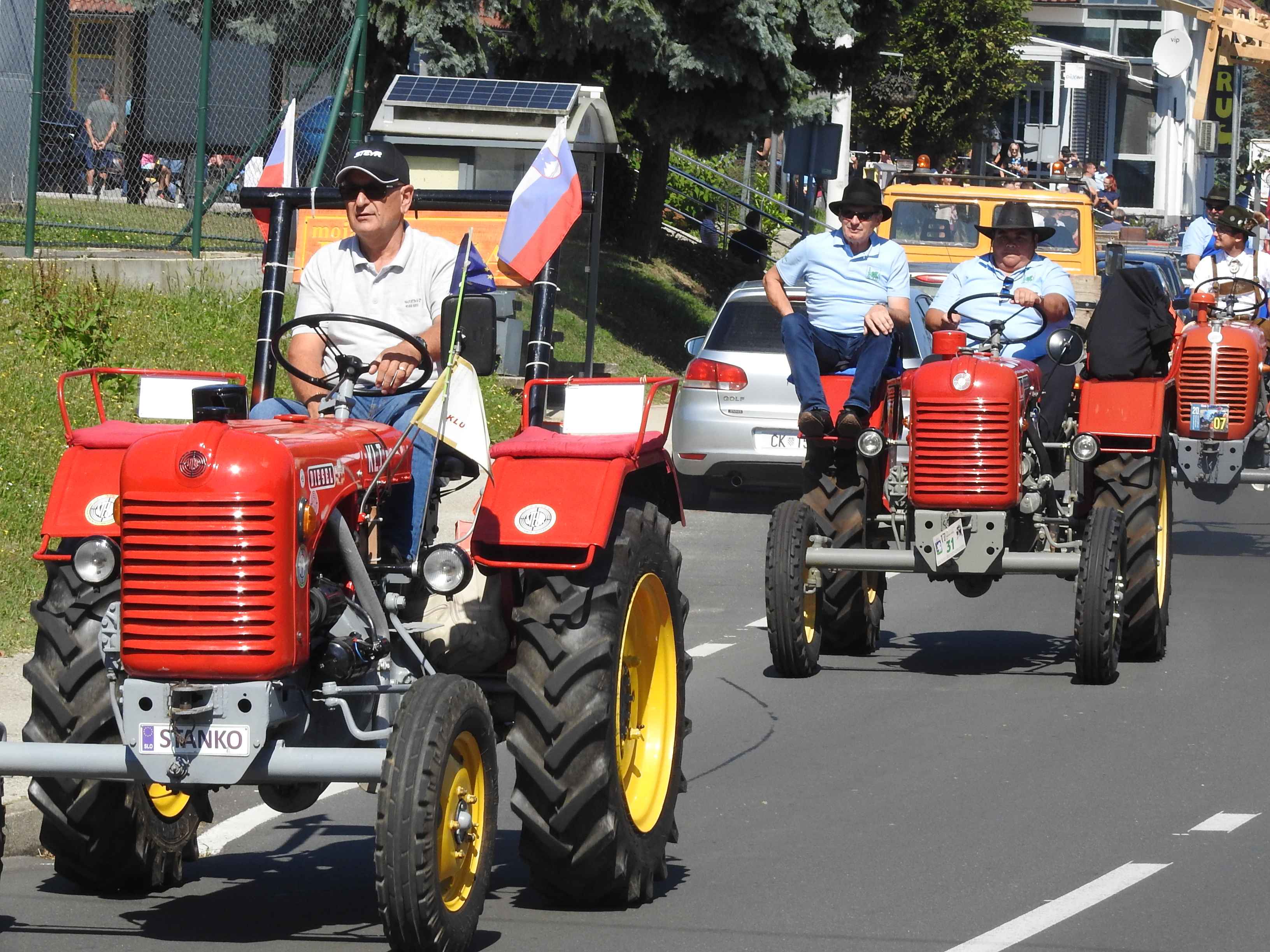 SELNICA Pogledajte kako je bilo na 17. susretu starih traktora