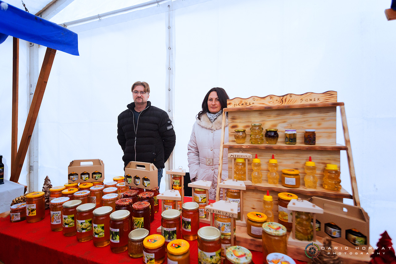 Raznovrsna ponuda na Božićnom sajmu ispod grijanog šatora u Prelogu