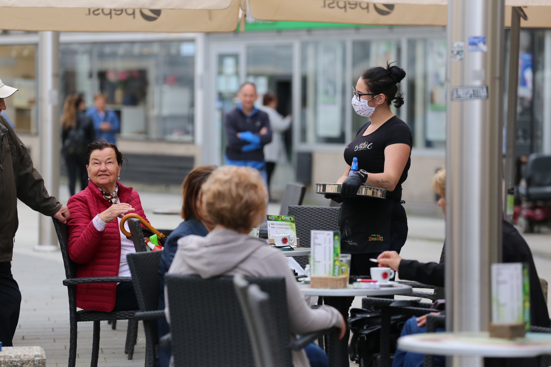 U Čakovcu ponovno otvoreni kafići – ispijanje kave u centru grada