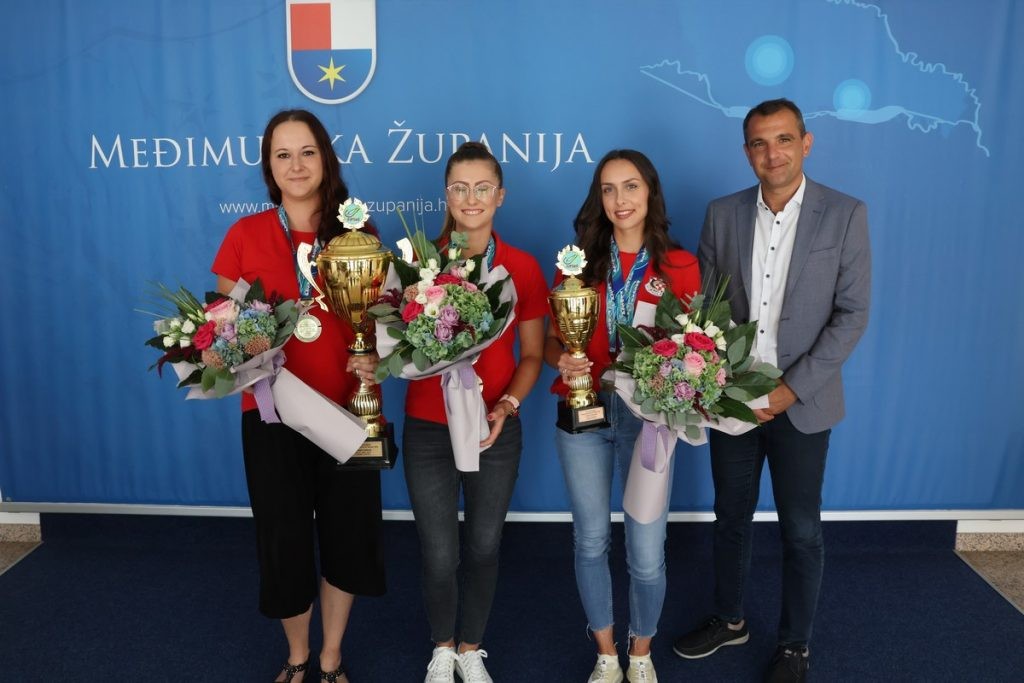 PRIJEM U ŽUPANIJI Najbolje svjetske ribolovkinje Sara Strbad, Marijana Mutak i Sanja Oreški kod župana Posavca