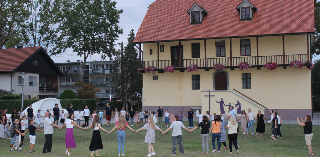 Dječji zbor ‘Marijina djeca’ iz Svete Marije pjevanjem uveličao misu u karlovačkom svetištu