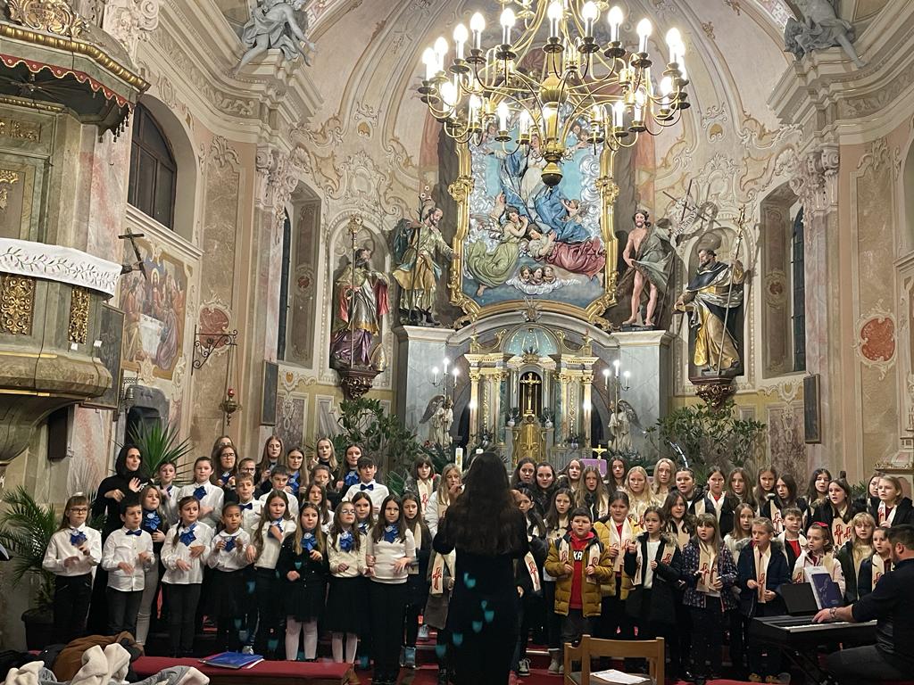 SVETA MARIJA U humanitarne svrhe pjesmom