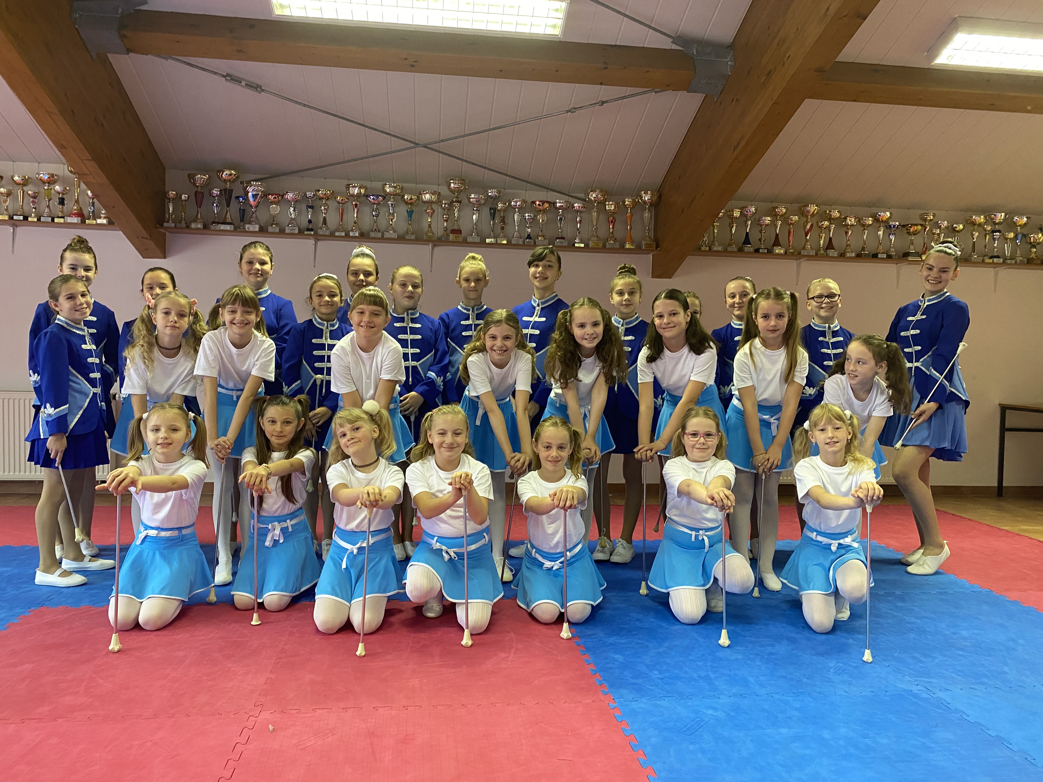 MAŽORETKINJE MALE SUBOTICE U novim uniformama do medalja!