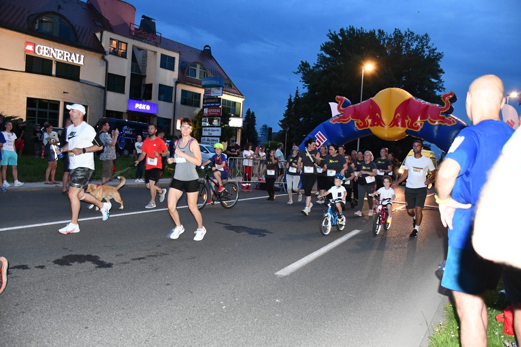 POGLEDAJTE TKO JE SVE TRČAO Veliki broj trkača na ‘Čakovečkom noćnom ceneru’