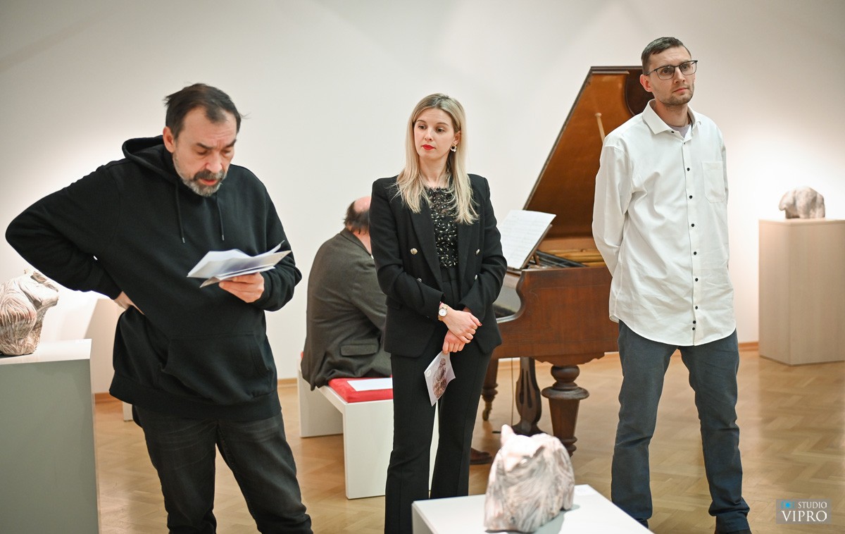 MUZEJ CROATA INSULANUS Otvorena je izložba skulptura Ivana Mladenovića