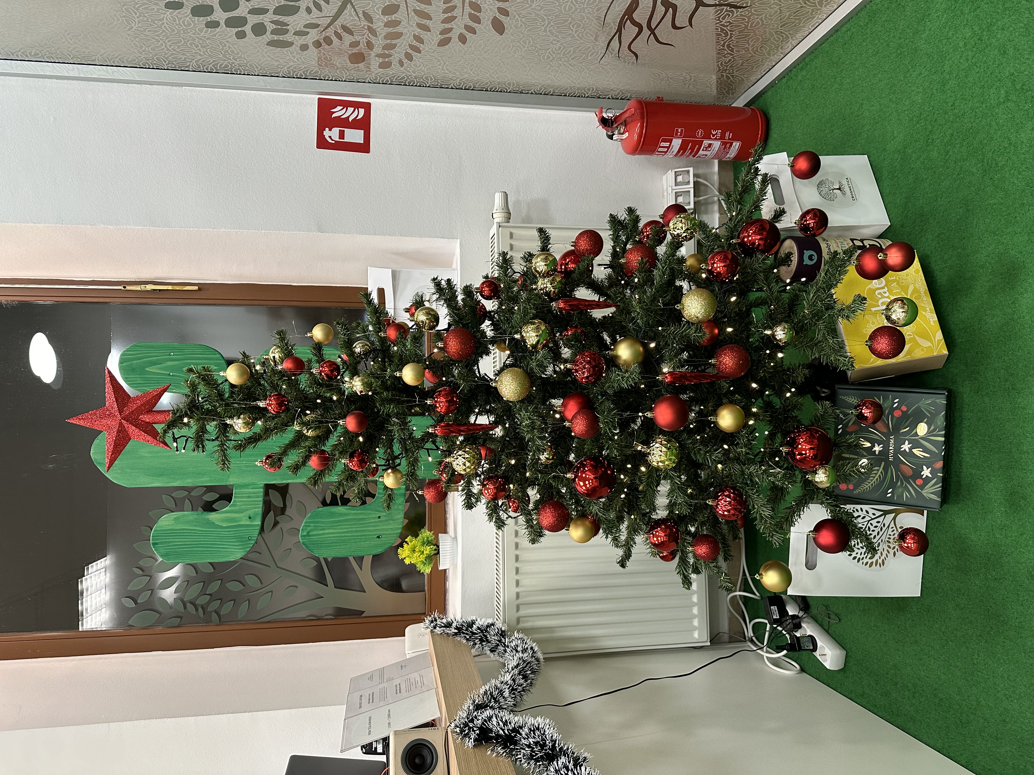 crosmetica božić 2023