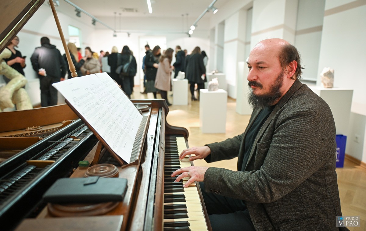 MUZEJ CROATA INSULANUS Otvorena je izložba skulptura Ivana Mladenovića