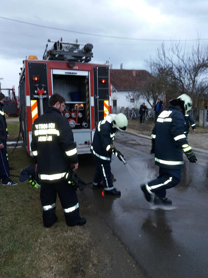 U Goričanu planuo automobil, vatrogasci brzo intervenirali