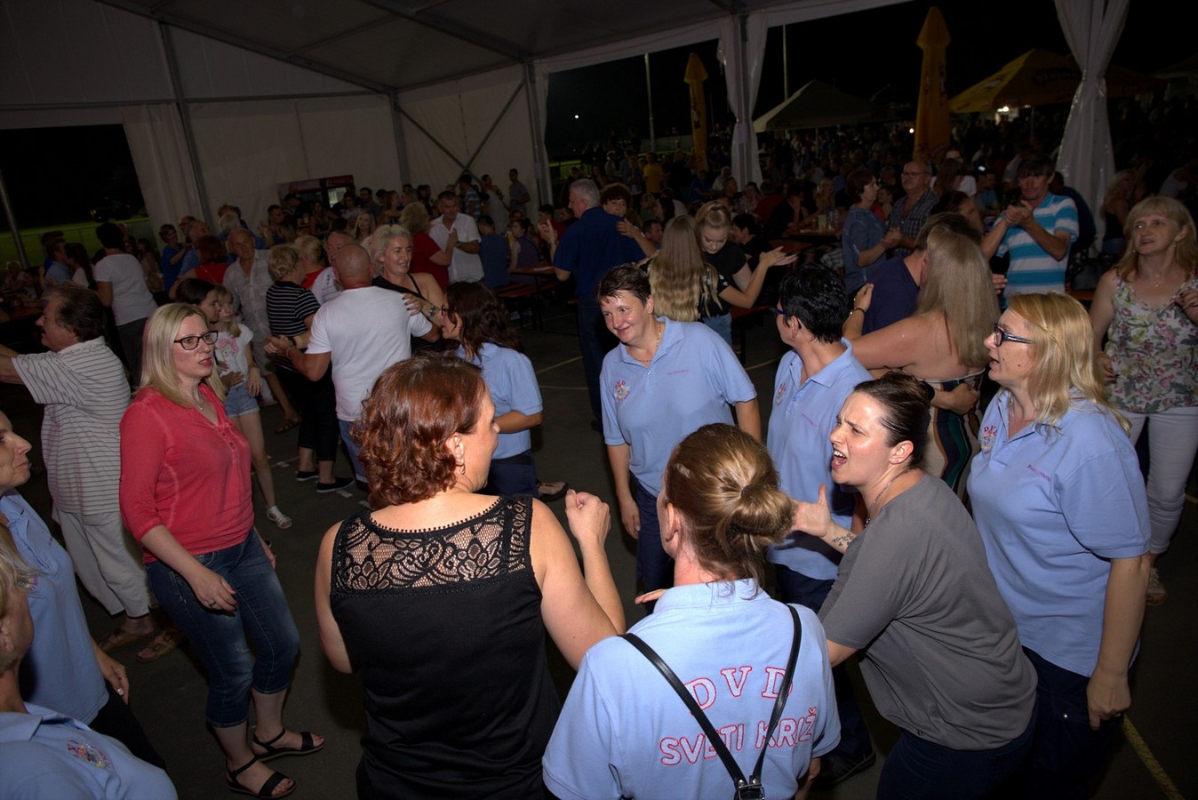 Mejaši rasplesali brojnu publiku u Palovcu