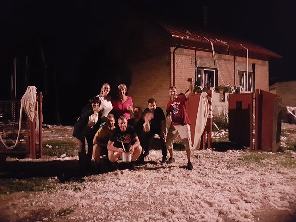 FOTO Potepanje ih nije mimoišlo: Zaručili su se Jurica Kovačić i Melani Žganec!