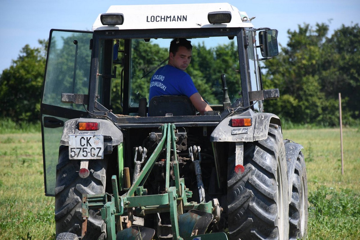 NATJECANJE ORAČA Započelo Županijsko natjecanje u oranju