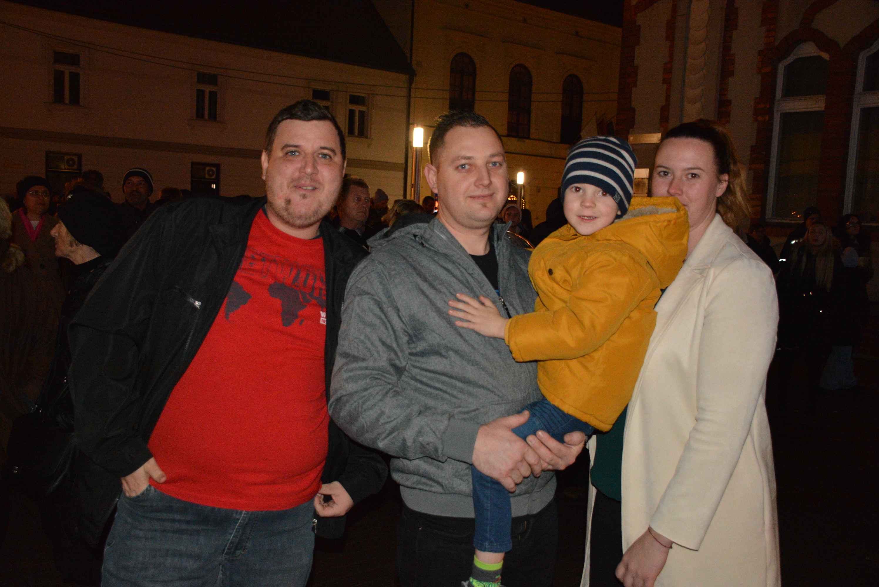 FOTO/VIDEO Čakovec veselo proslavio dolazak 2024. uz ritam ‘Noćne smjene’ i puni trg