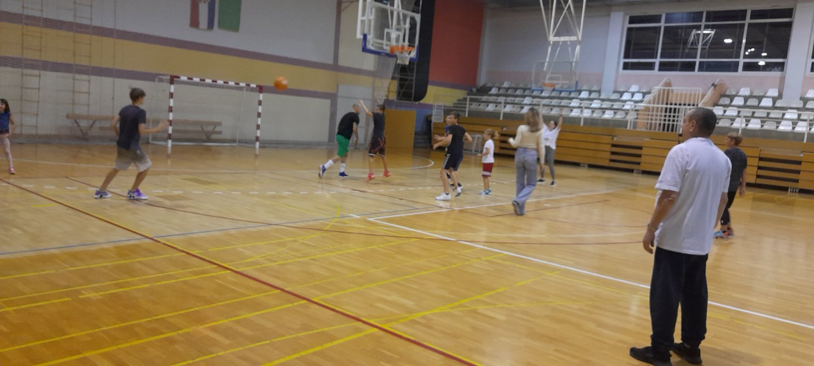 MURSKO SREDIŠĆE Treći dan Europskog dana sporta održane nogometne i košarkaška utakmica između djece i roditelja