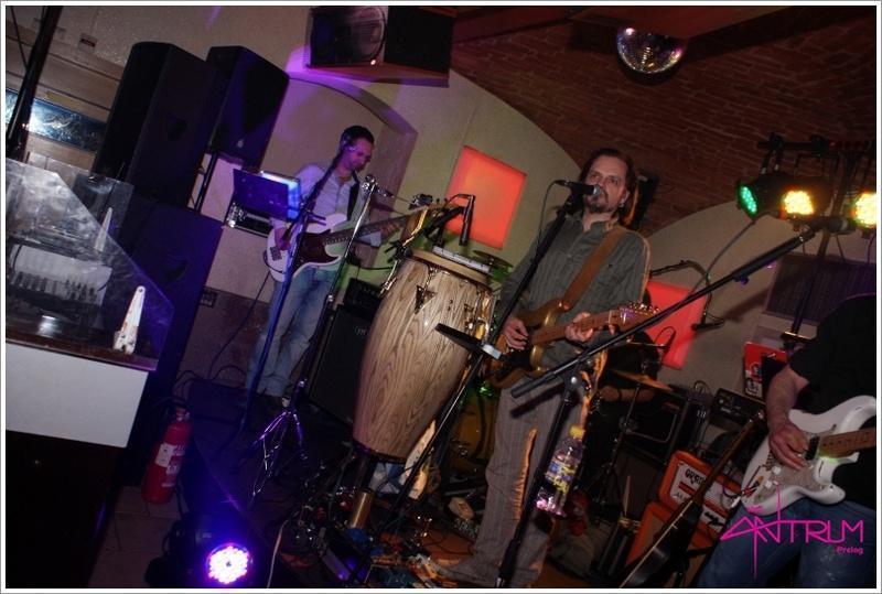 slika0020 Antrum (Petak, 15.2.2013 – Zodiac band) slika0020 Antrum (Petak, 15.2.2013 – Zodiac band)