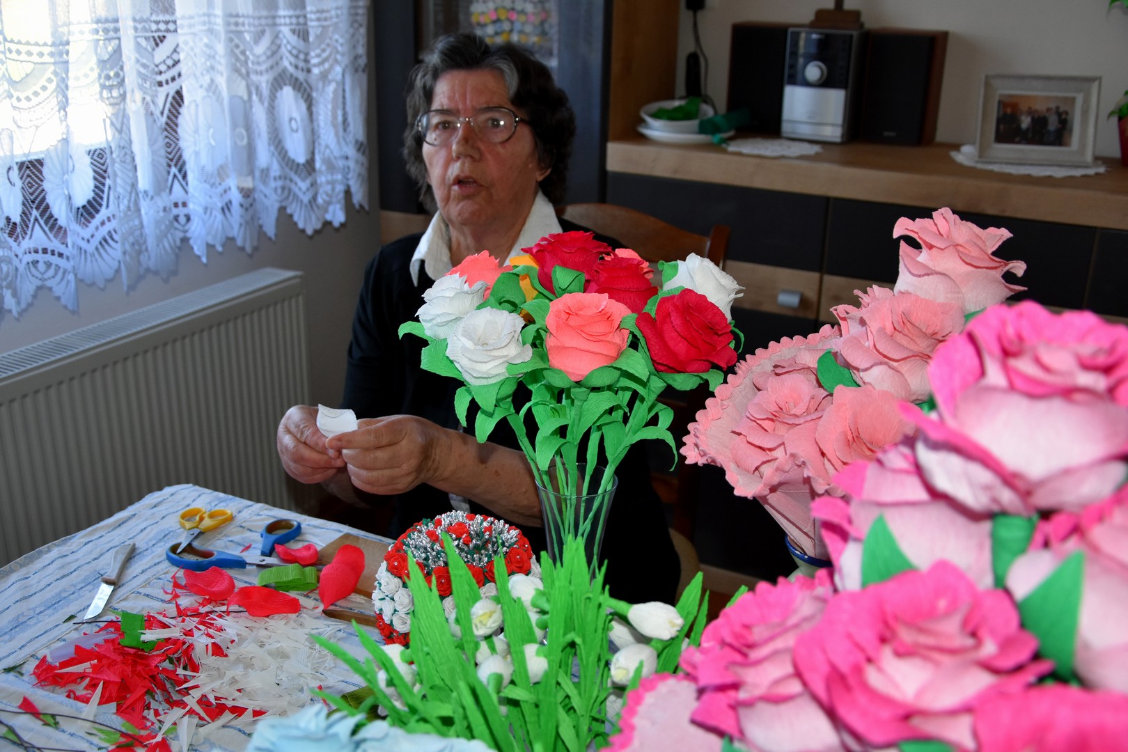 ČUVARICA SVATOVSKIH CIMERA Ljubičino proljeće od papira