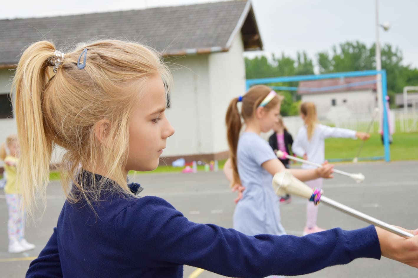 MAŽORETKINJE KOTORIBE Treći trening najmlađih na otvorenom