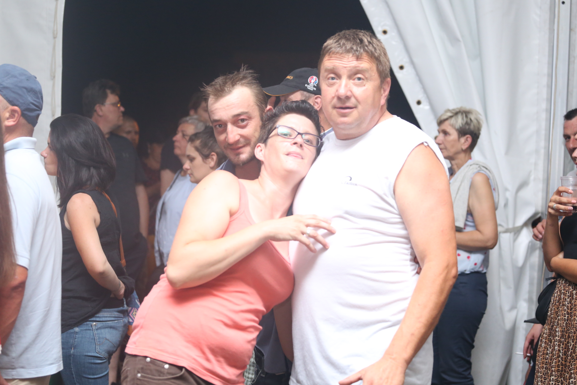 LJETO UZ MURU Pero Galić i Opća opasnost svojim hitovima oduševili publiku u Murskom Središću LJETO UZ MURU Pero Galić i Opća opasnost svojim hitovima oduševili publiku u Murskom Središću