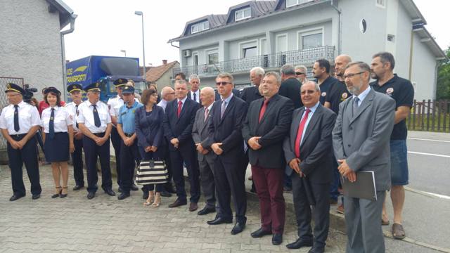 1351808697333678276415332111149