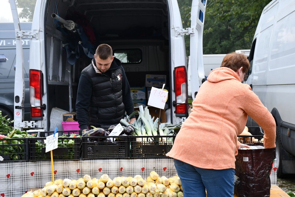 FOTO S dolaskom hladnijih dana povećan interes za kupnju drva za ogrjev