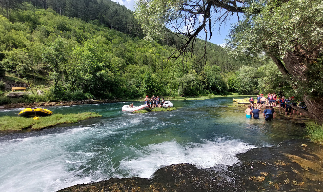 Raftingom po Uni, Labudovi se pripremali za Lov na labuđe pero