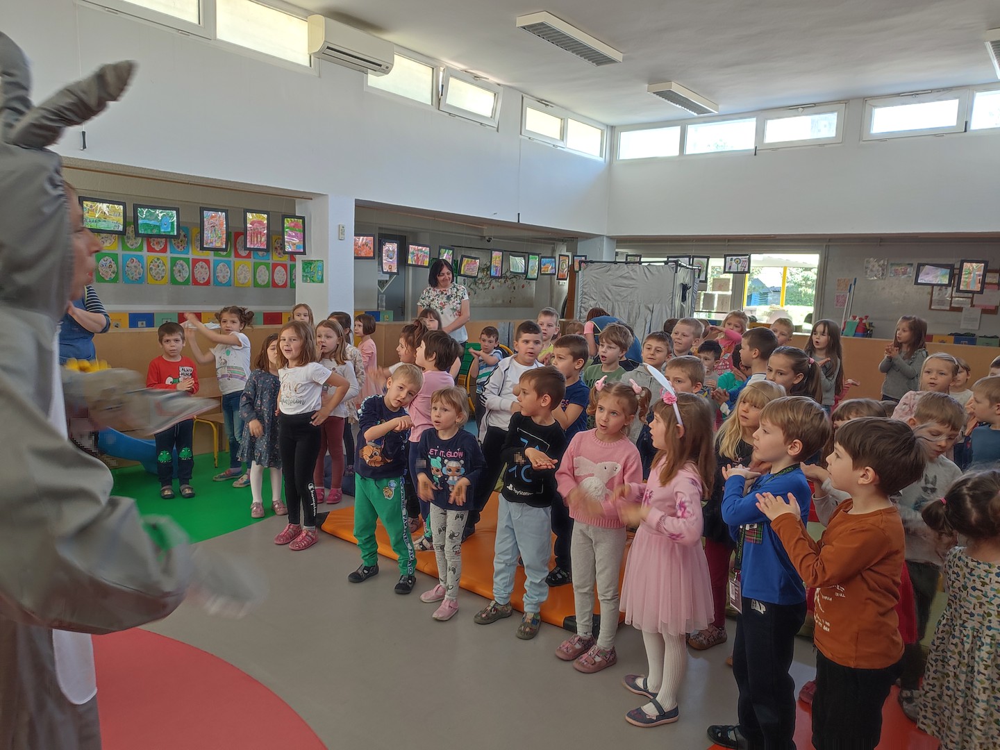 Mališani u vrtiću Cvrčak uživali u predstavi ‘Izgubljena jaja’