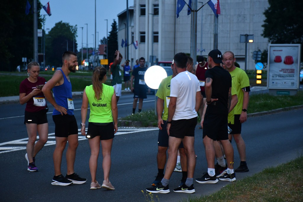POGLEDAJTE TKO JE SVE TRČAO Veliki broj trkača na ‘Čakovečkom noćnom ceneru’