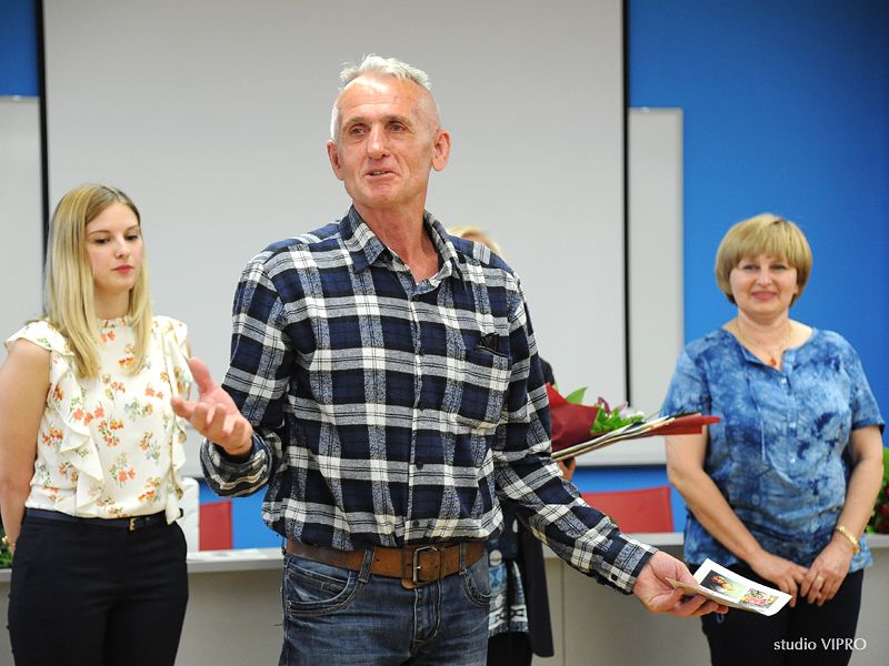 351715281dsc6863902702