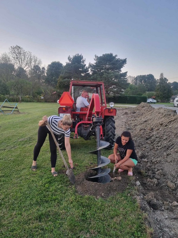 DONJI MIHALJEVEC Mještani ujedinjeni u sadnji drveća i bojanju igrala