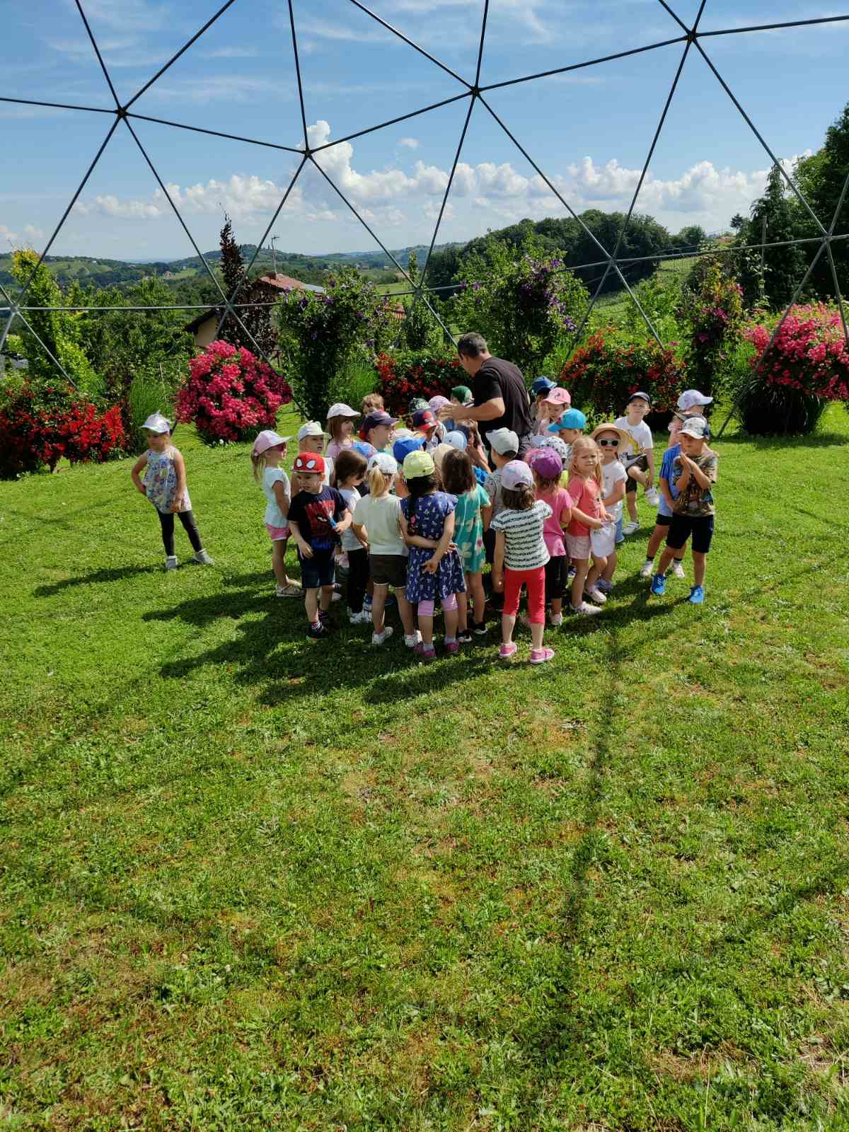 ‘Leptirići’ i ‘Suncokreti’ posjetili Zmajev vrt u Železnoj Gori