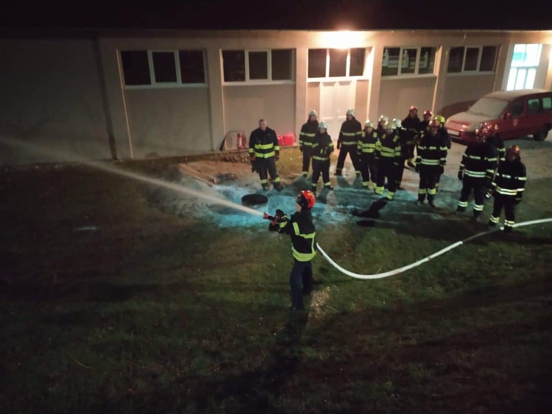 FOTO U DVD-u Preseka 25 kandidata položilo za vatrogasca i1 kandidat za vatrogasca prve klase FOTO U DVD-u Preseka 25 kandidata položilo za vatrogasca i1 kandidat za vatrogasca prve klase