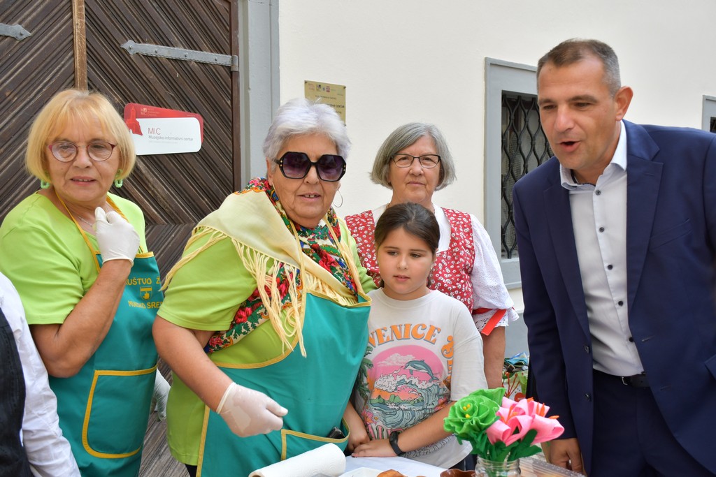 ‘BAKINI KOLAČI’ Najbolji kolač s jabukama pripremila je Natalija Munđar iz Križovca