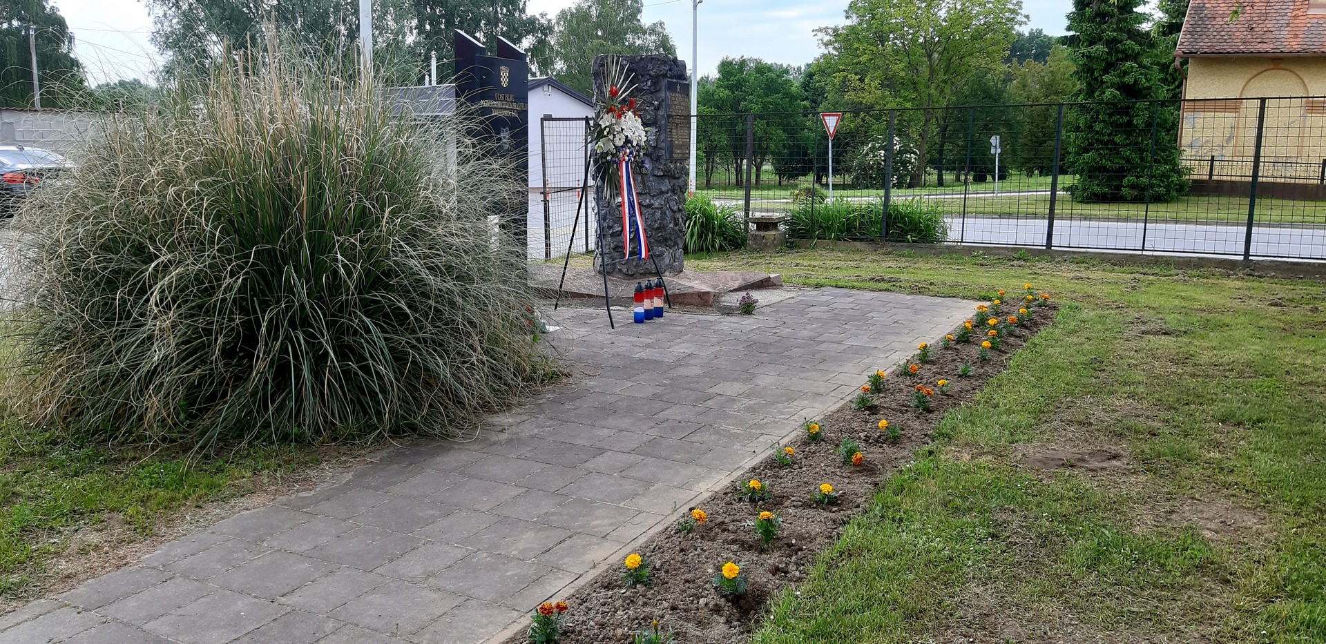 Članice udruge Brest cvijećem ukrasile svoj Podbrest