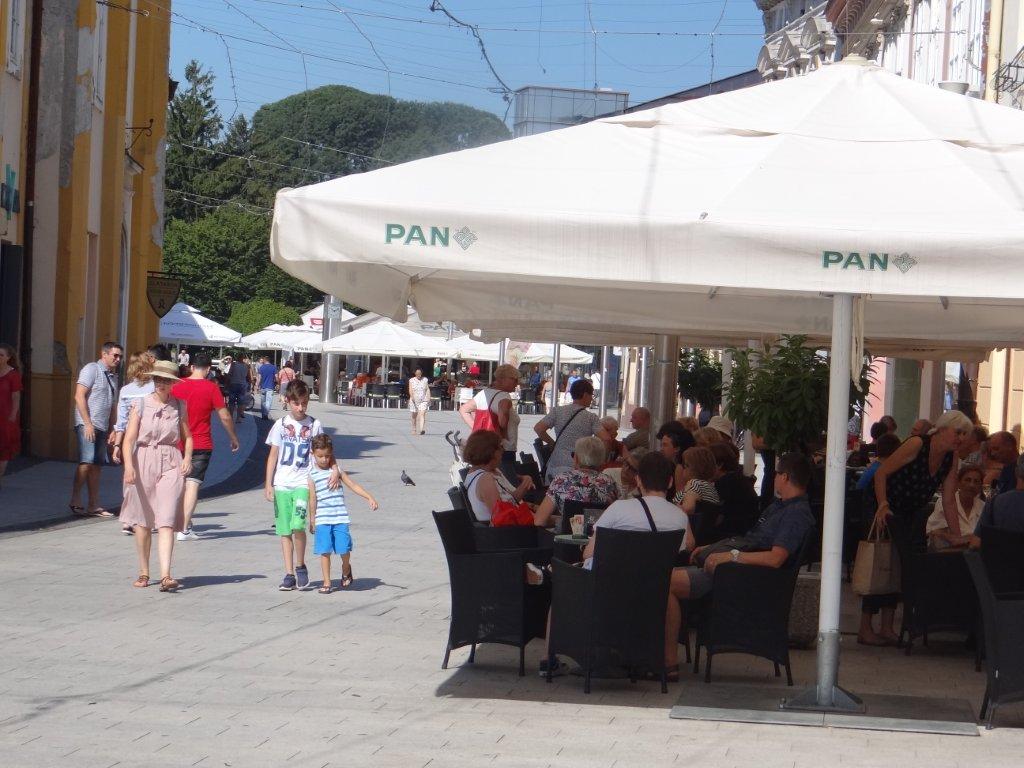 Prijepodnevna šetnja Čakovcem: Važno je kavicu popiti, lijepu riječ čuti, osjetiti bilo grada