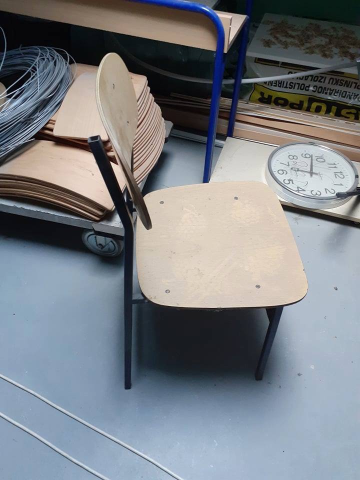 Učenici OŠ Kuršanec pružili novi izgled starim školskim stolicama