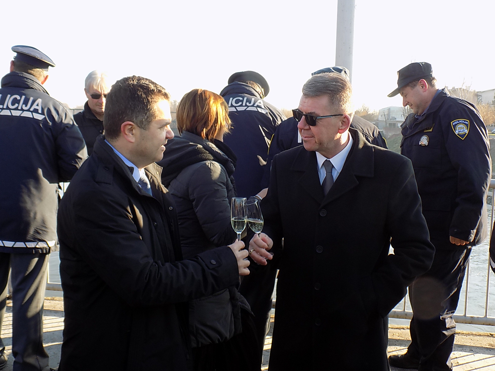 FOTO Tradicionalni susret hrvatske i slovenske policije na mostu preko rijeke Mure