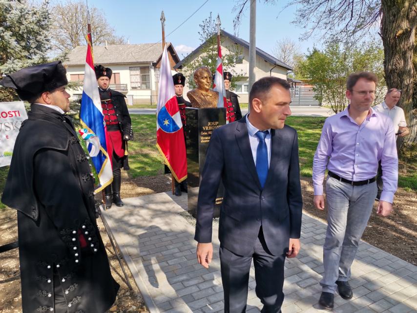 U Črečanu otkrivena bista Josipa Vrhovskog